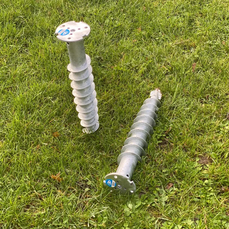 Pieu de 550 mm en acier galvanisé