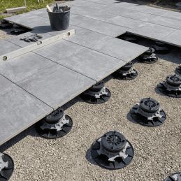 Soporte autonivelante para terrazas de baldosas o rejillas 65/95 mm - JOUPLAST